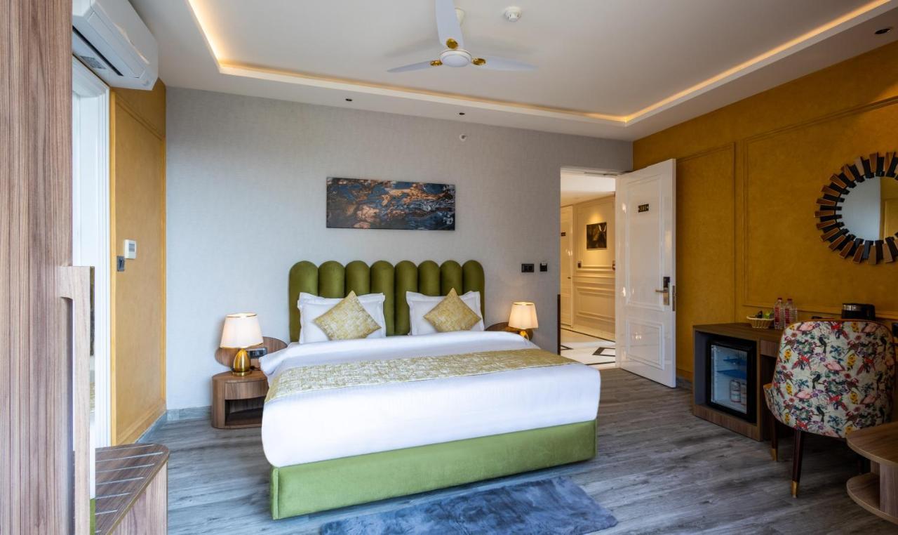 Renest Calangute Goa Hotel Exterior photo